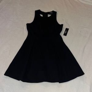 Lulu’s pleated, open back dress new with tags size medium